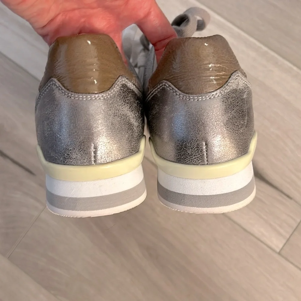 New Johnston & Murphy Gray + White Silver Athletic Lace Up Sneakers - Picture 8 of 17